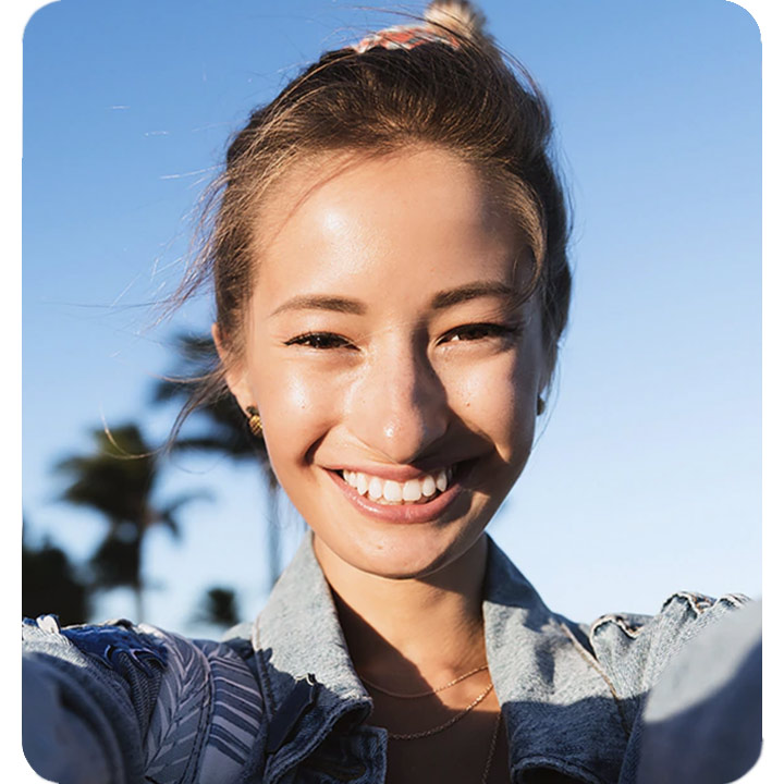 phprtNi5O F07 Front camera woman